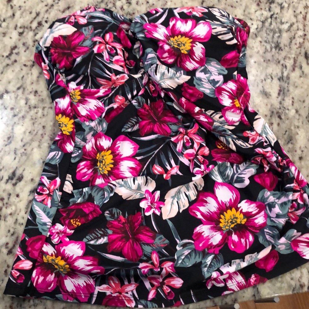 Medina tropical floral tanking top NWOT